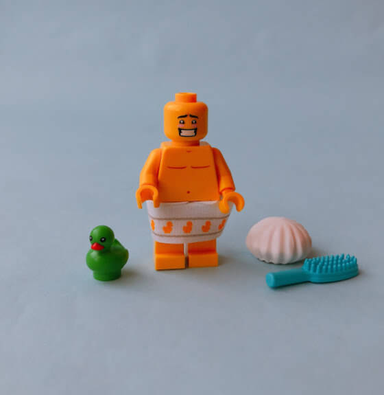 レゴミニフィグシリーズ19　Shower Guy（シャワーをしている男性）