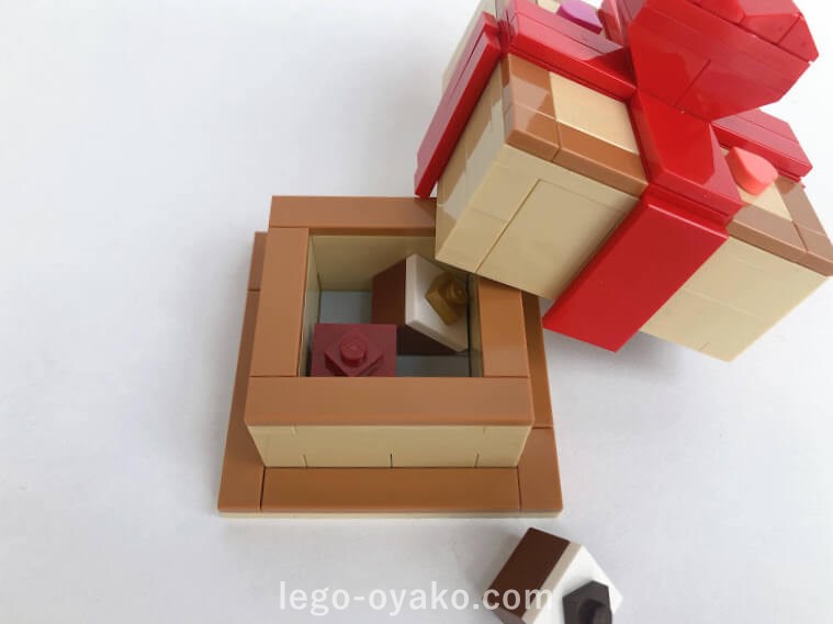 レゴで作ったボックス（箱）とチョコレート