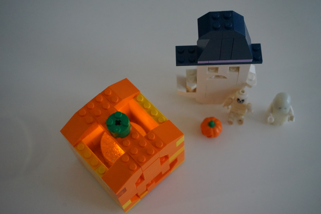レゴで作ったハロウィンの小物（かぼちゃとおばけ）