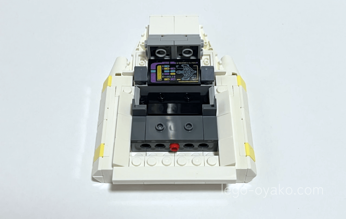 レゴStar Trek: Type-15 Shuttlepod™(40768)を組み立てている様子