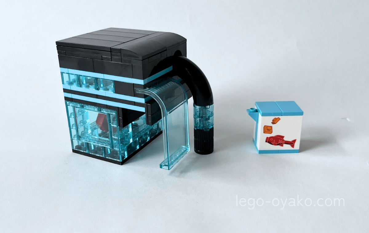 「水槽フィルターとさかなのエサ（5009823）」の完成図