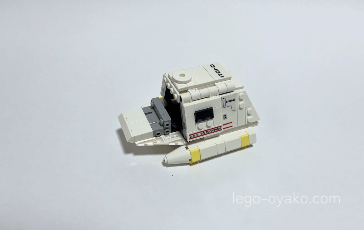 レゴStar Trek: Type-15 Shuttlepod™(40768)を組み立てている様子
