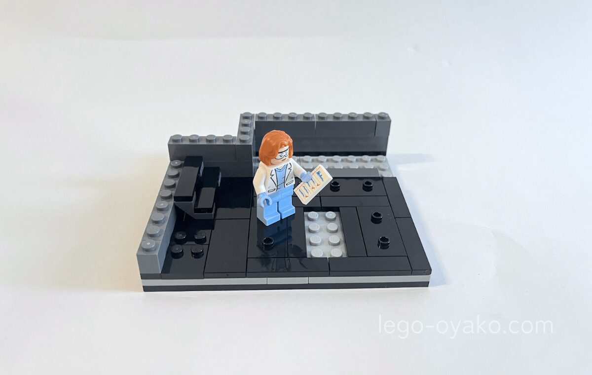 The X-Files：スカリーのラボ（40896）1袋目を組み立てたところ